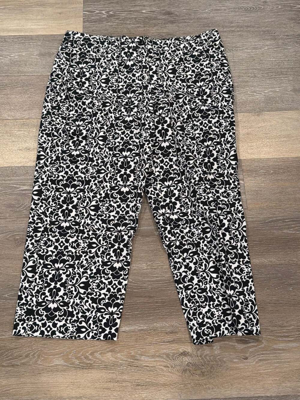 Counterparts Women's Crop Pants Size 16 Black White